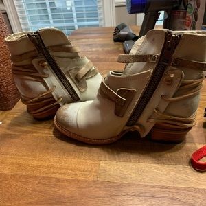 Freebird Crue boots never worn